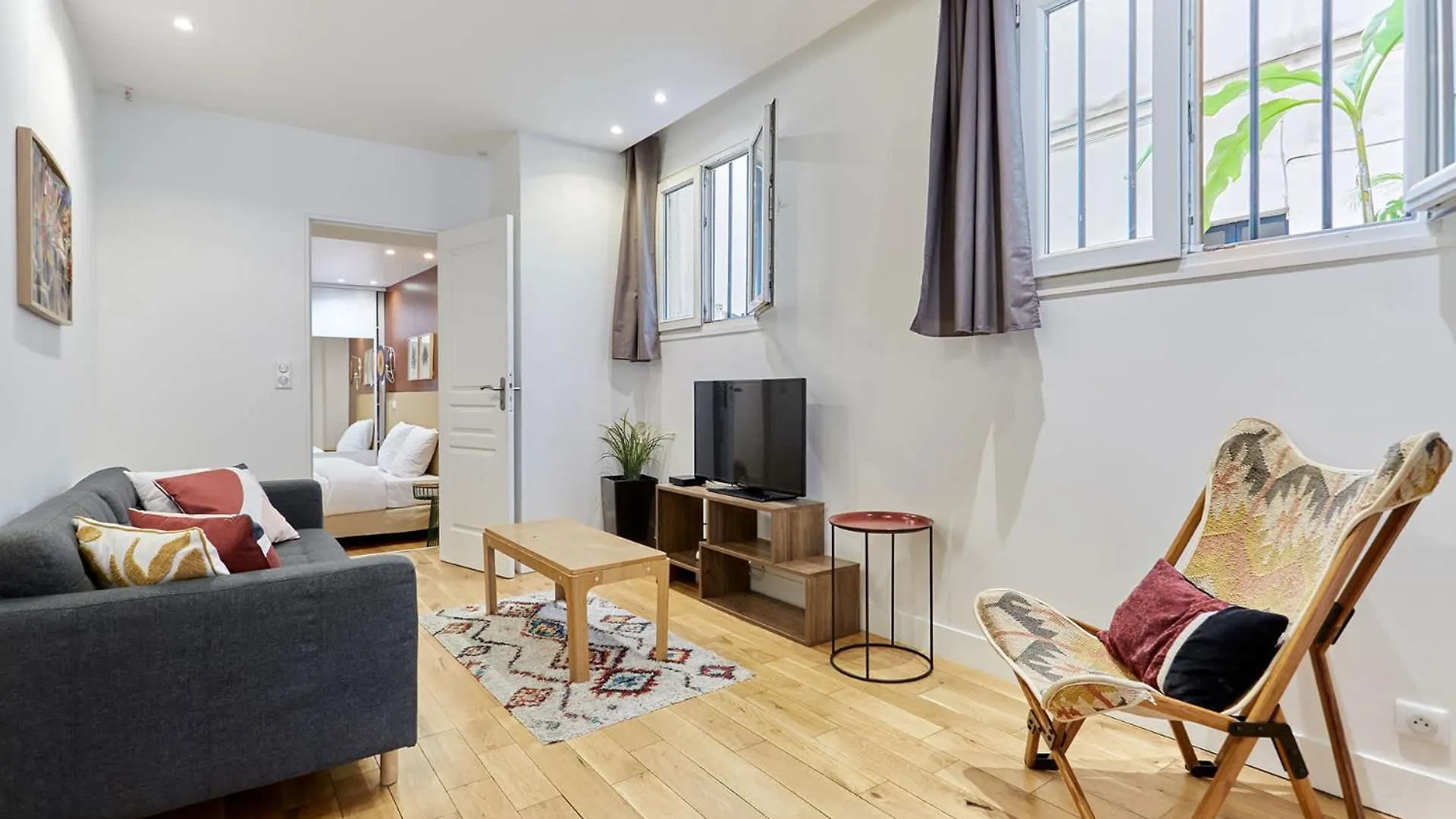 Charming Flat In The Heart Of *