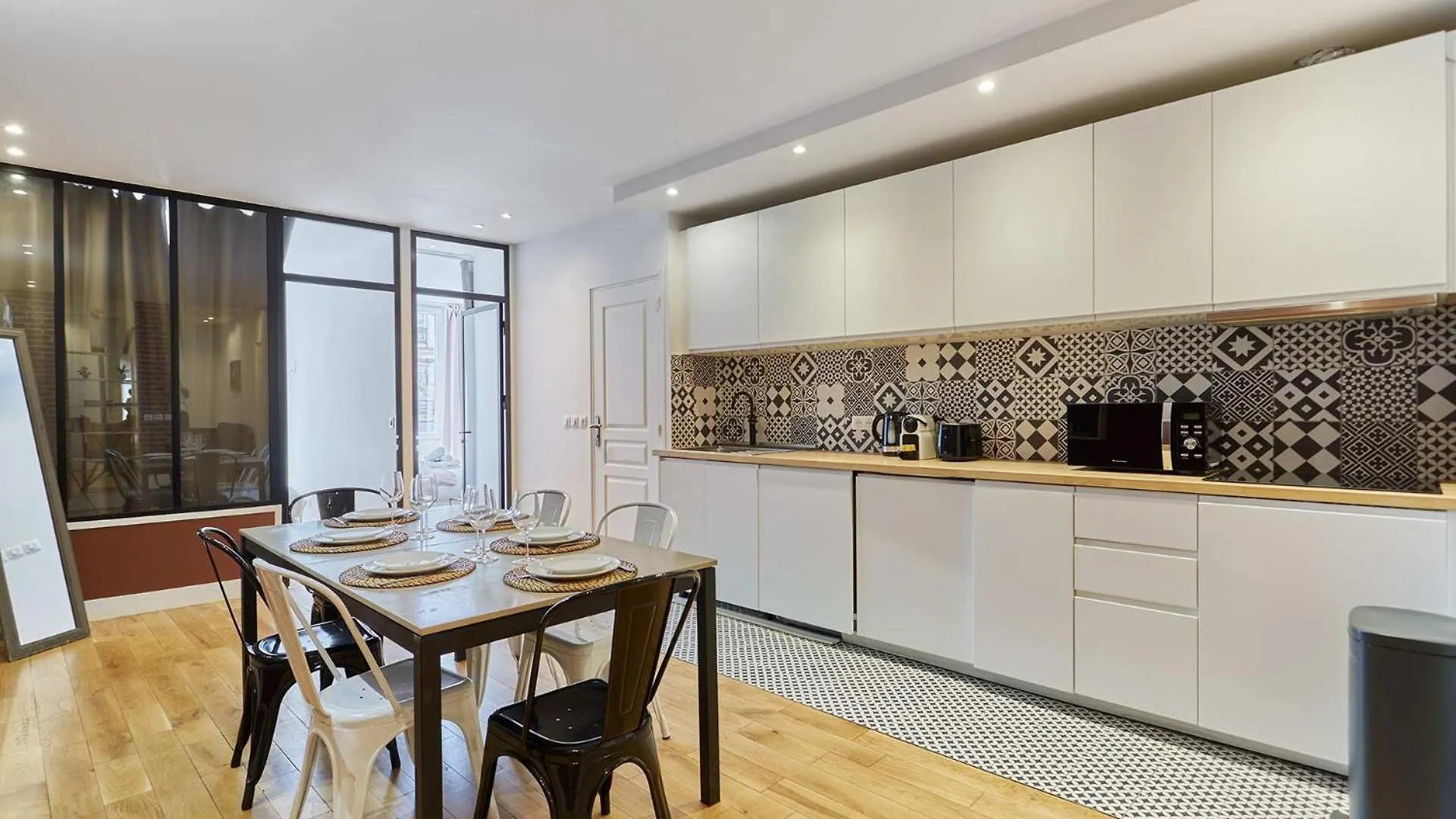 Charming Flat In The Heart Of * Parijs
