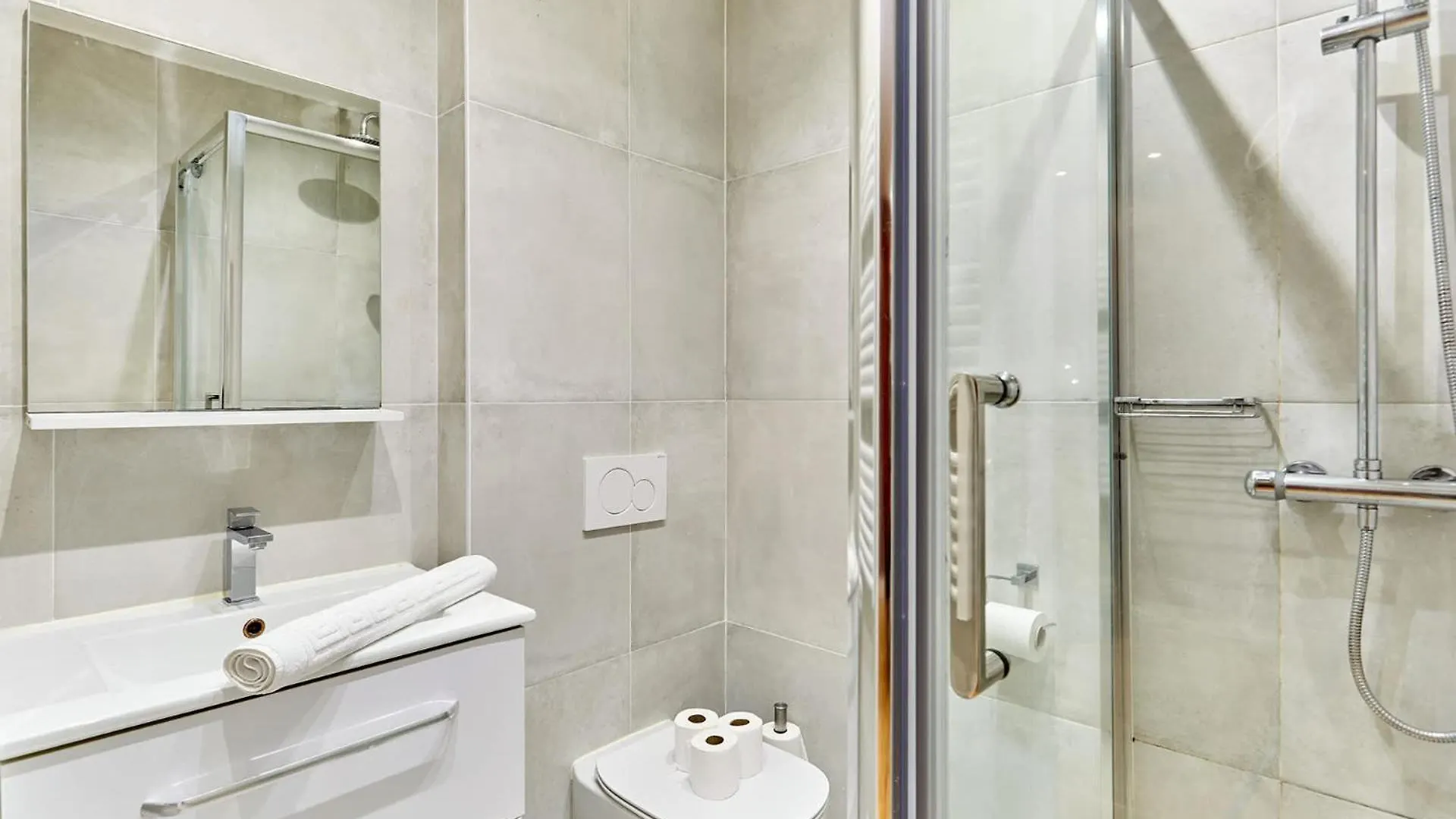 Charming Flat In The Heart Of